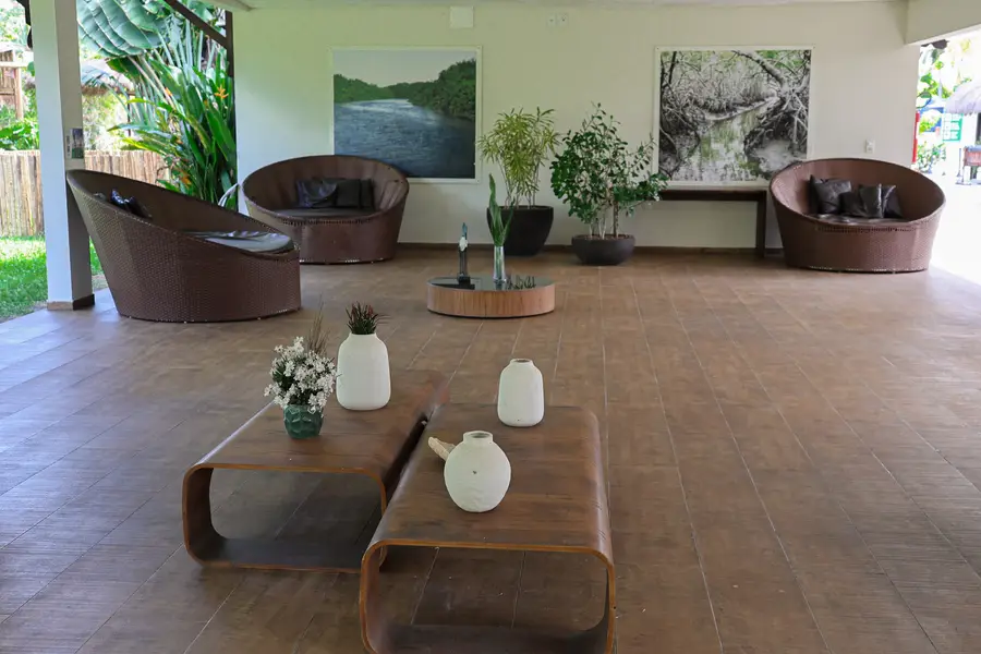 Lounge de descanso con sillones