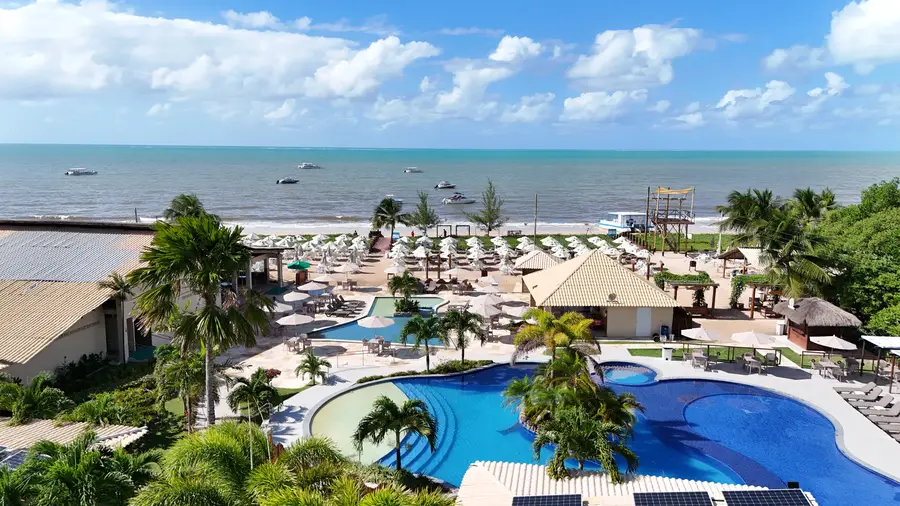 Vista aérea del Pontal con piscinas y playa
